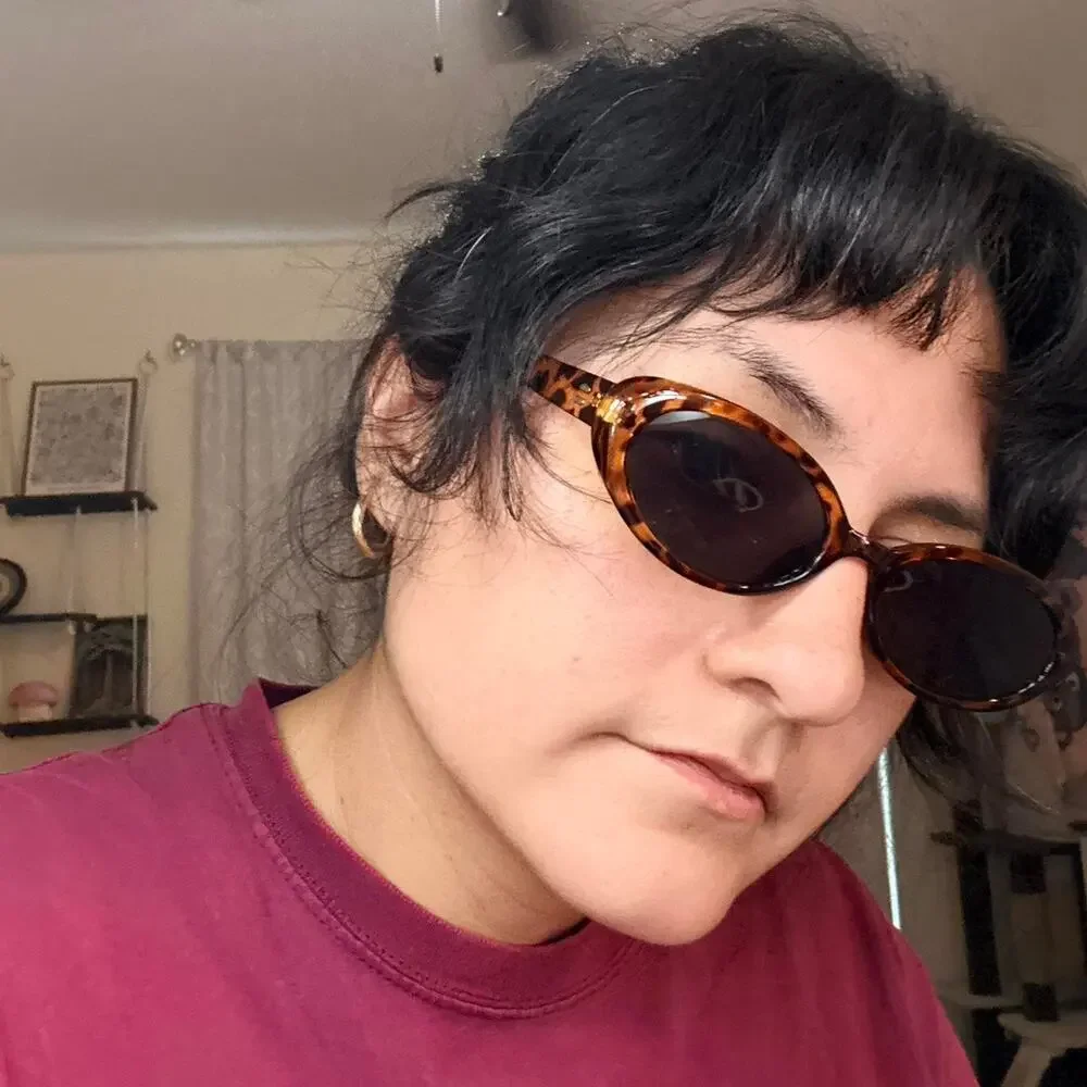 Sunglasses Tortoiseshell Oval Vintage Style Classic Cleqn girl
